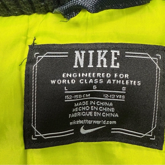 Nike Boys Black Insulated Winter Jacket Removable Hood Size L Weather Resistant - Picture 10 of 16